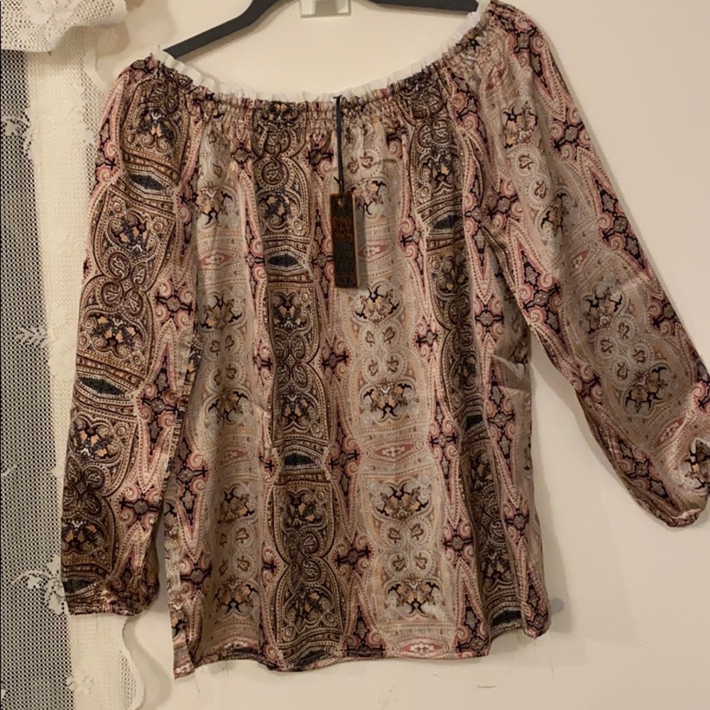 QED London Off shoudler tunic top in border print